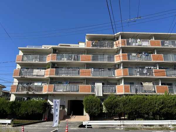 【エメラルドマンション船越】外観