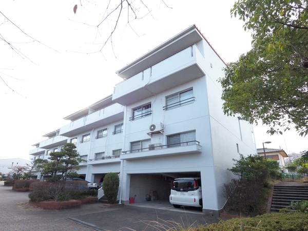 【タウン石堀山8-2号棟】外観