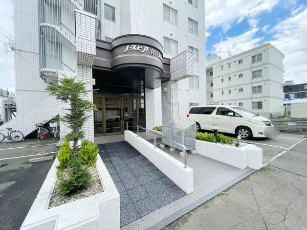 【ノースピア宮の森通り】エントランス