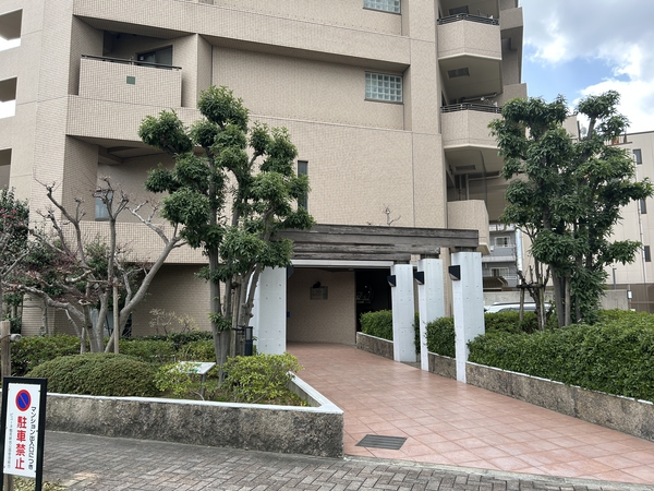 【ビューネ鶴見緑地公園】エントランス