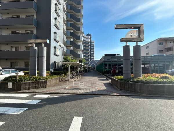 【宝マンション神宮南】エントランスゲート