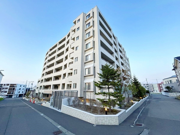【クリーンリバーフィネス宮の森三条】外観