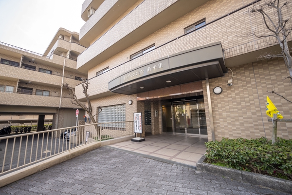 【キングマンション南千里】外観 【キングマンション南千里】外観