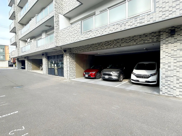 【ヴィラ・ルーチェⅠ稲積公園】駐車場 【ヴィラ・ルーチェⅠ稲積公園】駐車場