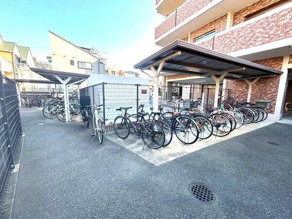 （駐輪場）