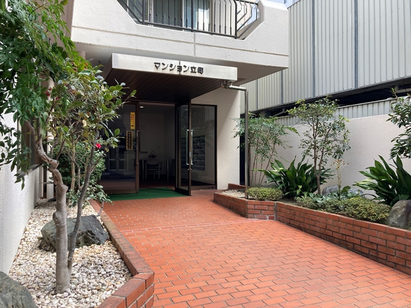 【マンション立町】エントランスアプローチ