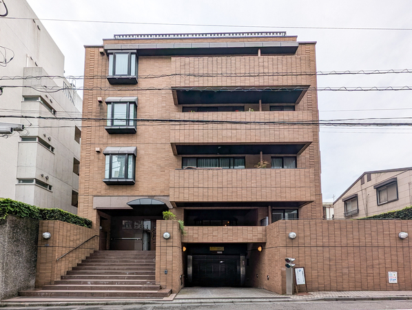 【エクセラーアビタ四谷】外観