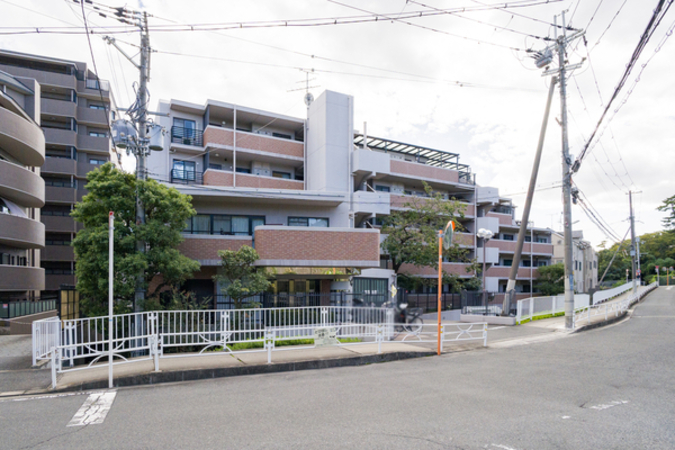 【コンフォール緑地公園】外観