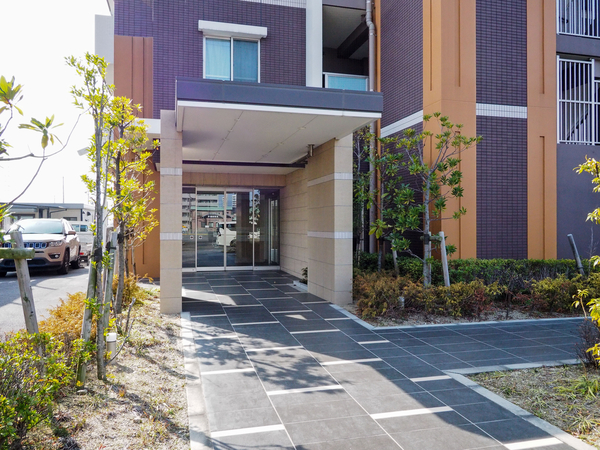 【リコット三河安城南町】エントランス