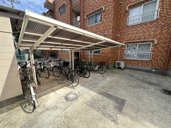 【第十ユーセハイツ大宮公園】駐輪場