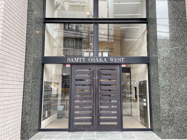 【サムティ大阪WESTグランジール】エントランス