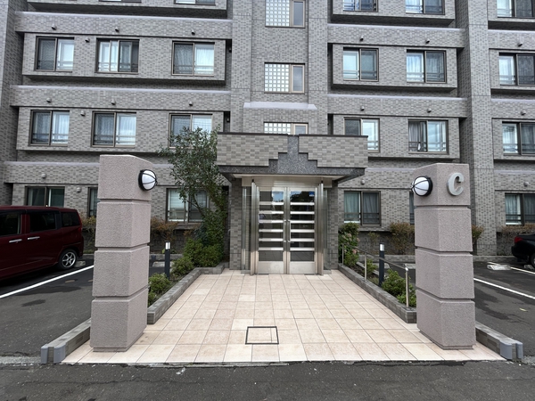 【ステイツ伏見15条】エントランス 【ステイツ伏見15条】エントランス