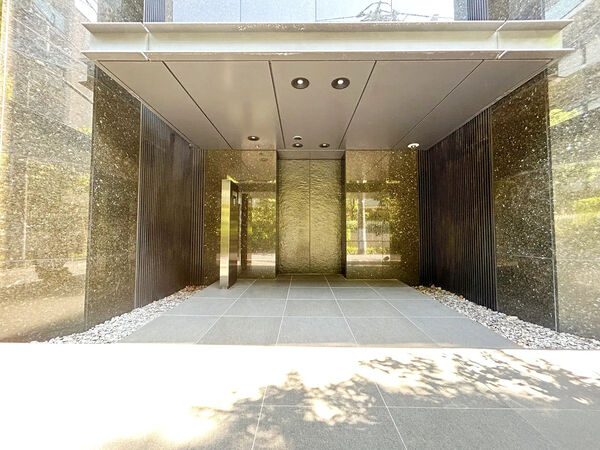 【ザ・パークリモア白金台三丁目】エントランス1 【ザ・パークリモア白金台三丁目】エントランス1