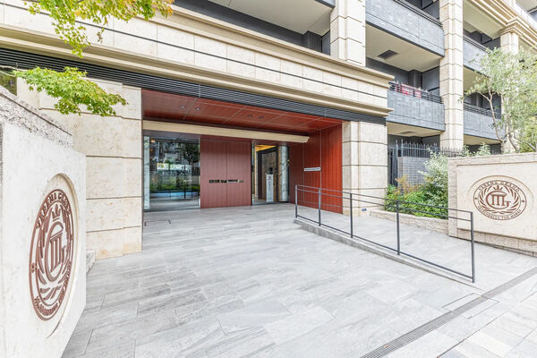 【ヴェレーナグラン赤羽北ザ・マークス】エントランス