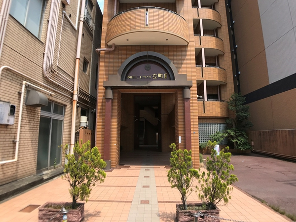 【朝日プラザ立町Ⅱ】エントランスアプローチ