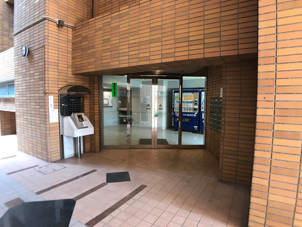 【朝日プラザ立町Ⅱ】エントランスアプローチ