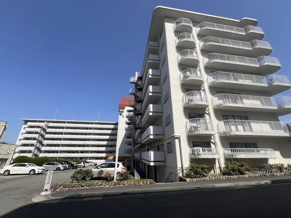 【逆瀬川グリーンハイツ】外観 【逆瀬川グリーンハイツ】外観