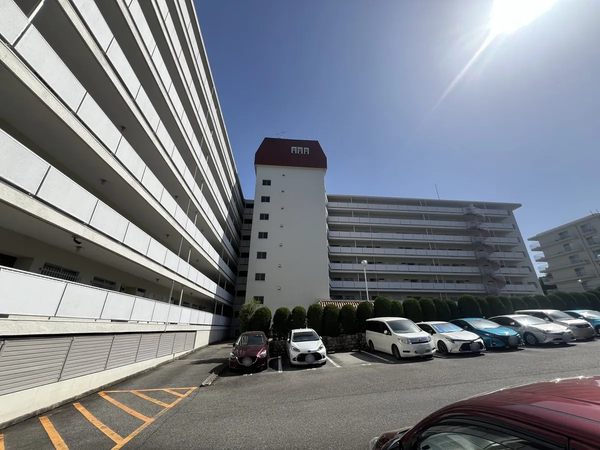 【逆瀬川グリーンハイツ】駐車場 【逆瀬川グリーンハイツ】駐車場