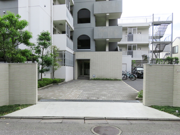 【アルファステージ成城通り】エントランス