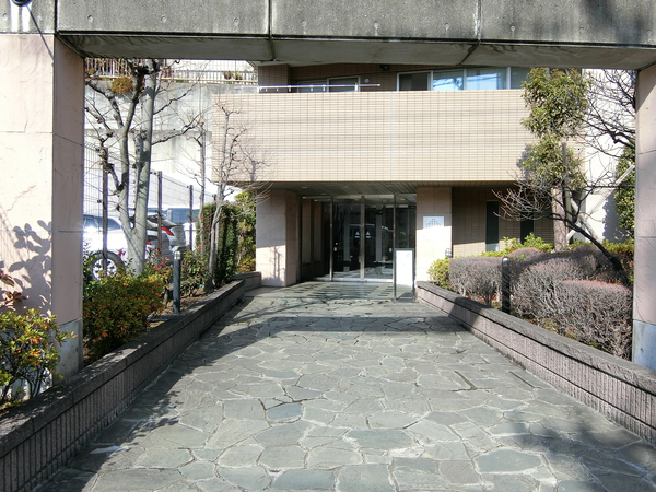 【グラビスコート小田急読売ランド】エントランス