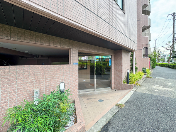 【ロイヤルガーデン千鳥町】エントランス