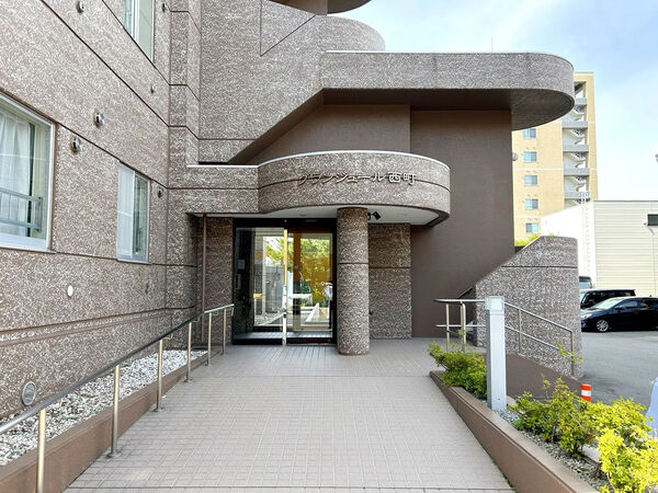 【グランジュール西町】エントランス