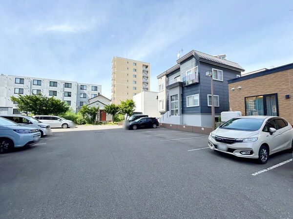 【グランジュール西町】駐車場 【グランジュール西町】駐車場