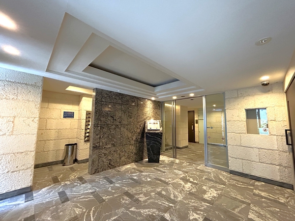 【コンシェリア駒沢ザレジデンス】エントランス