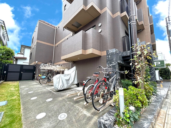 【コンシェリア駒沢ザレジデンス】駐輪場