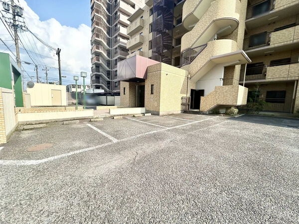 【チサンマンション瓢箪山】駐車場 【チサンマンション瓢箪山】駐車場