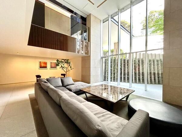 【ブランズ麻布狸穴町】エントランスロビー1