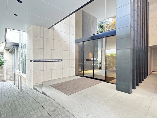 【ブランズ麻布狸穴町】エントランスアプローチ1 【ブランズ麻布狸穴町】エントランスアプローチ1