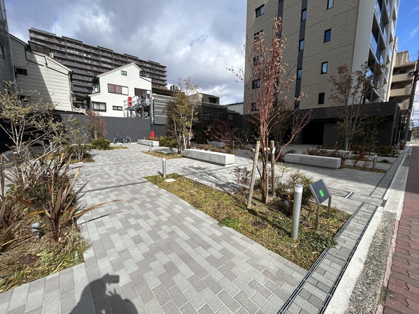 【プレイズ城東関目】敷地内
