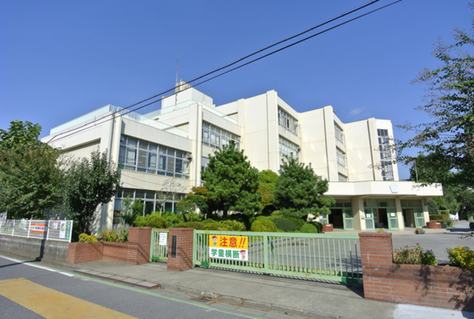 さいたま市立大成小学校　約220m