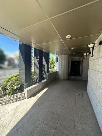 【ファミール比治山公園リヴトゥール】エントランス
