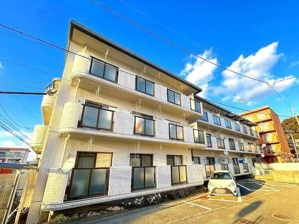 【アンピール諸岡】外観1