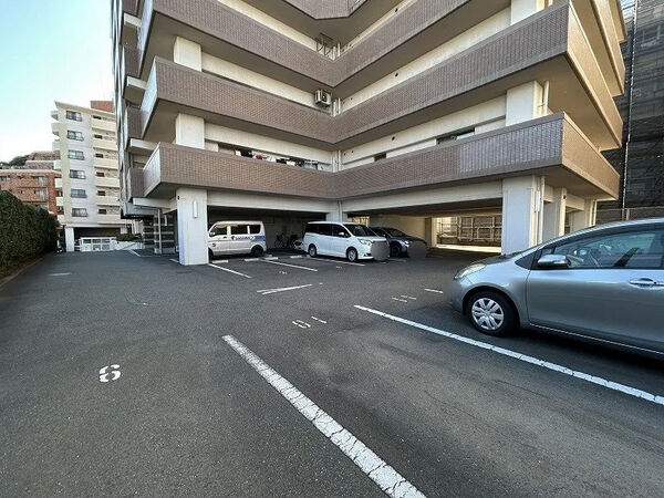 【ネオハイツ筑紫丘】駐車場 【ネオハイツ筑紫丘】駐車場