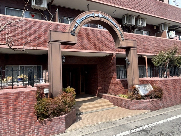 【ライオンズマンション淵野辺鹿沼公園】エントランス 【ライオンズマンション淵野辺鹿沼公園】エントランス