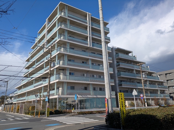 【レーベン鵠沼海岸BLUENOVA】外観