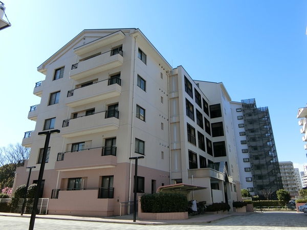 【けやき通り北十番館】外観