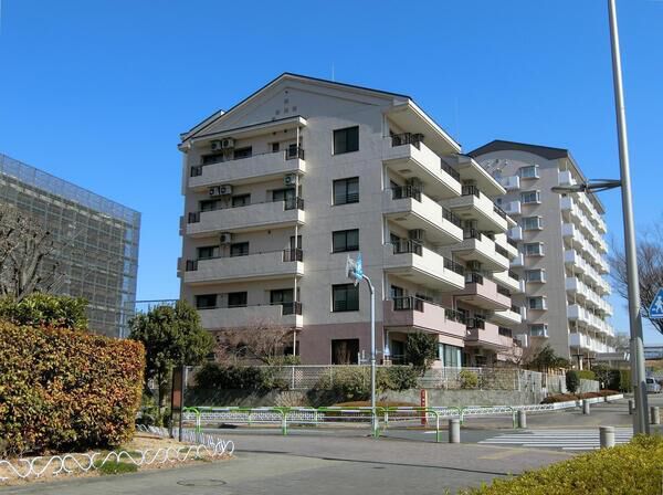 【けやき通り北十番館】外観