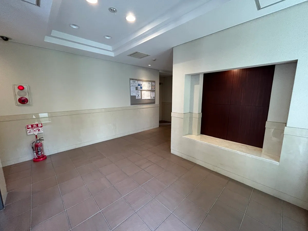 【サンリヤン寺塚】エントランス 【サンリヤン寺塚】エントランス