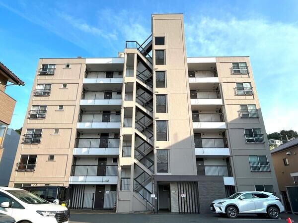 【聖蹟桜ヶ丘コーポラス】建物外観 【聖蹟桜ヶ丘コーポラス】建物外観