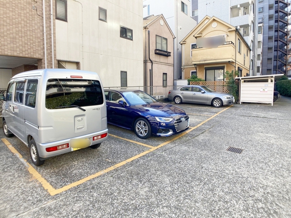 【日商岩井木場マンション】駐車場