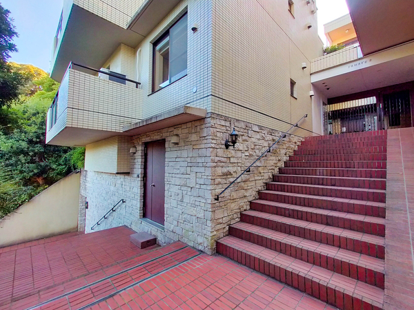 【リアージュヤマテエイト】エントランス 【リアージュヤマテエイト】エントランス