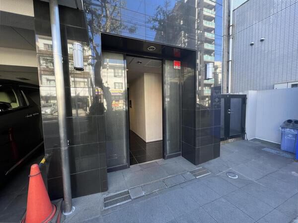 【パレ・ホームズ大森中央】エントランス