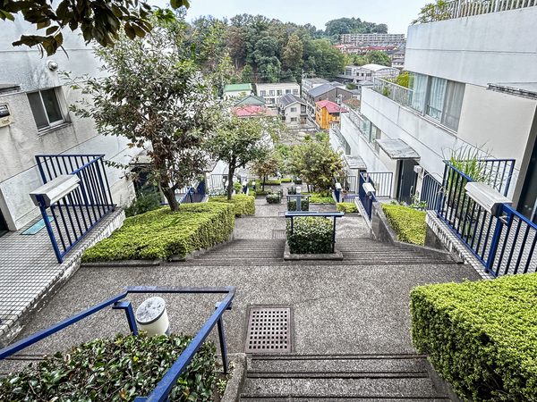 【テラス寺尾台壱番館】敷地内