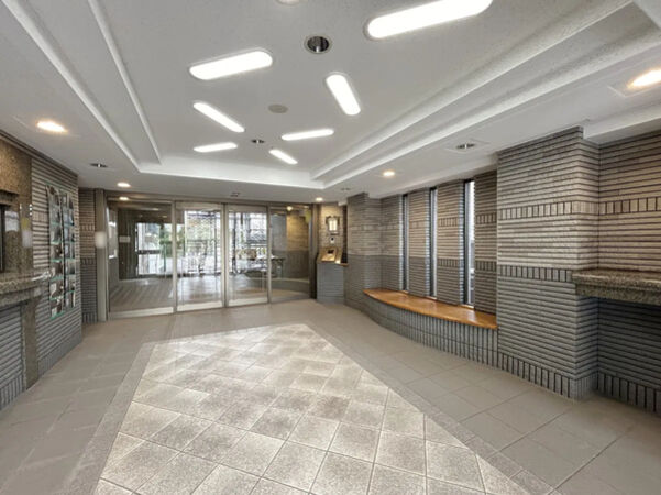 【ライオンズマンション廿軒家】エントランス