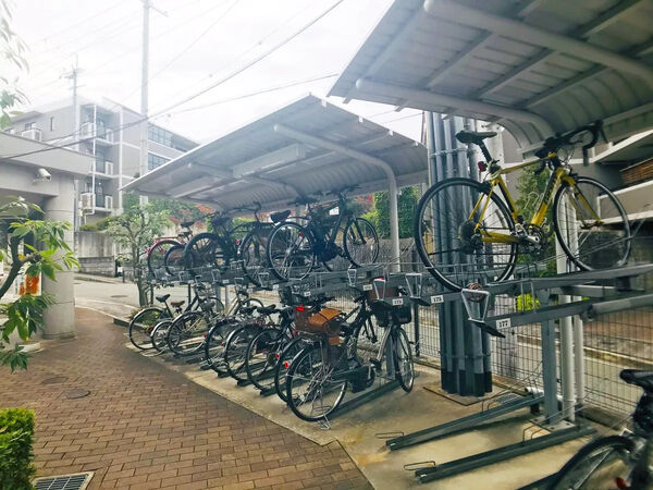 【藤和ライブタウン茨木南春日丘】駐輪場