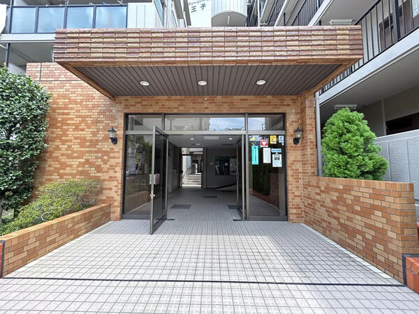 【グリーンパーク王子】エントランス 【グリーンパーク王子】エントランス